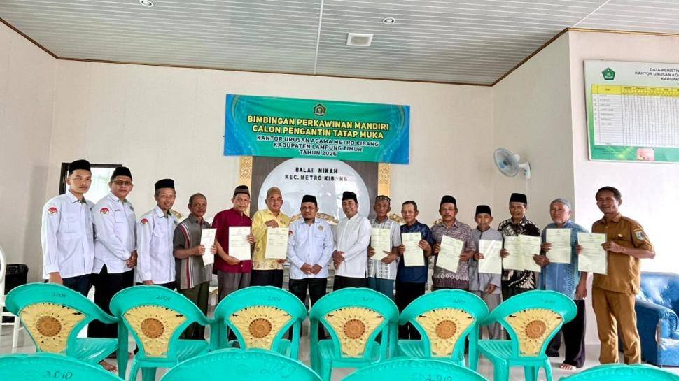 KUA Metro Kibang Serahkan Sertifikat Tanah Wakaf