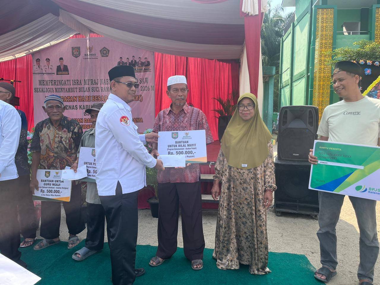 KUA Rahuning Salurkan Bantuan Baznas untuk Bilal Mayat