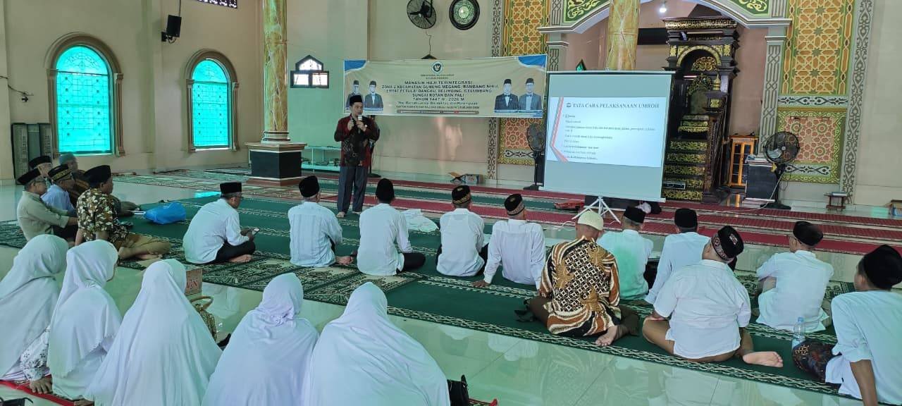 Kepala KUA Gunung Megang Beri Pembekalan Manasik Haji Terintegrasi Zona II