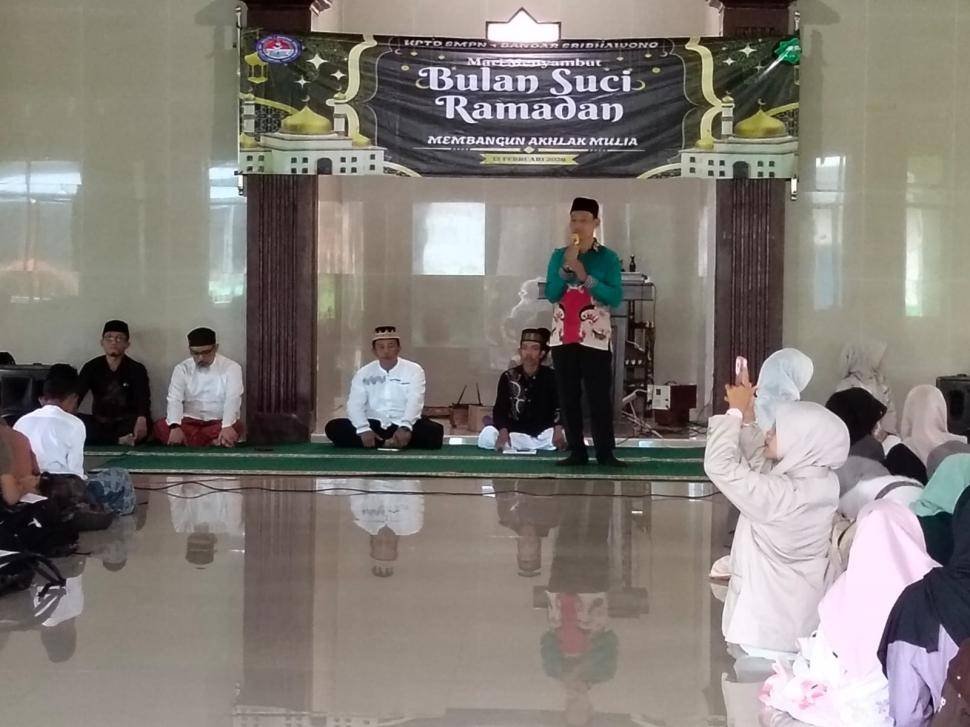Kepala KUA Bandar Sribhawono Tugaskan Penyuluh Bina Siswa