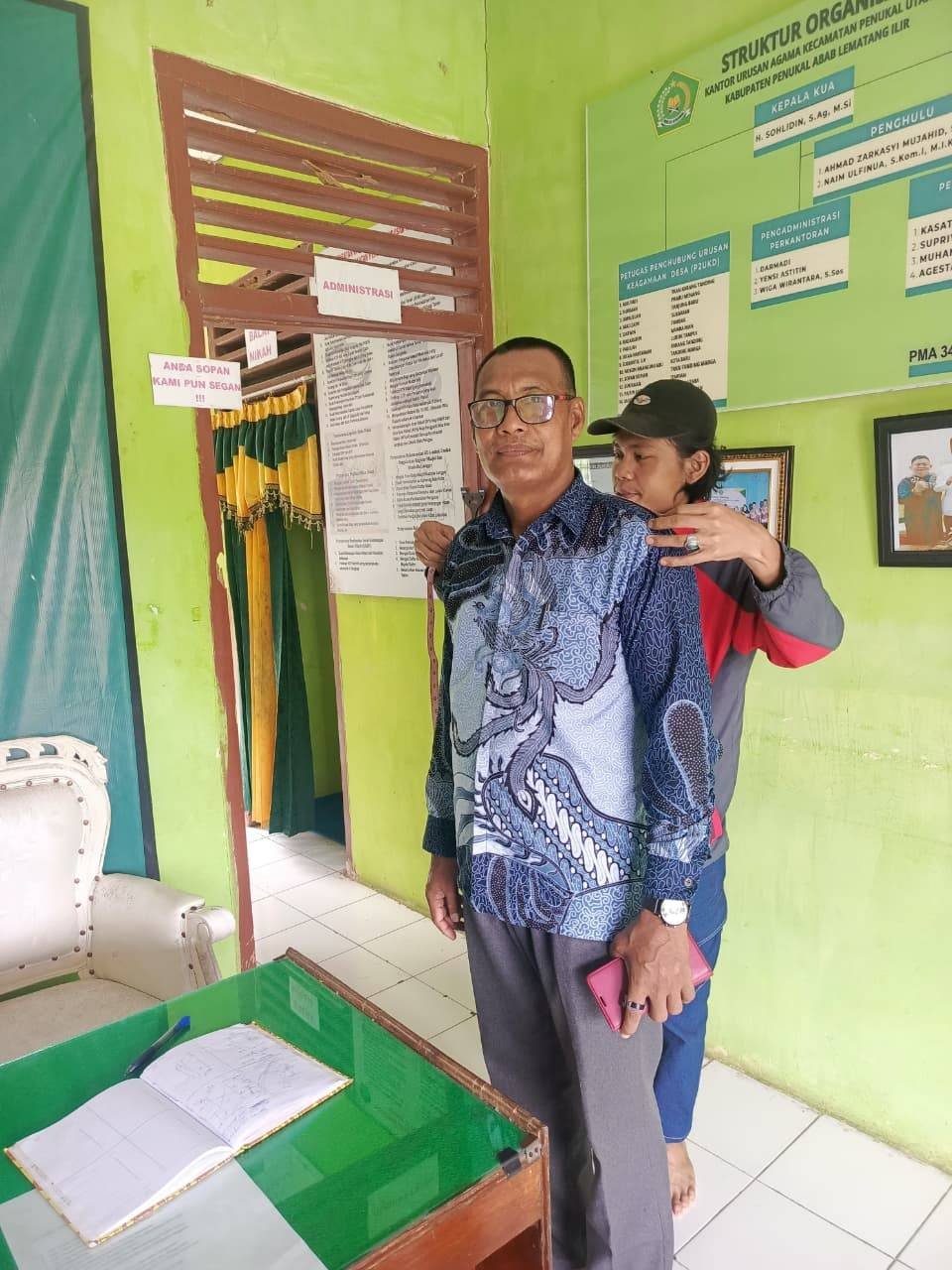 Jumat Berkah, KUA Penukal Utara Gelar Pengukuran Baju Seragam Pegawai