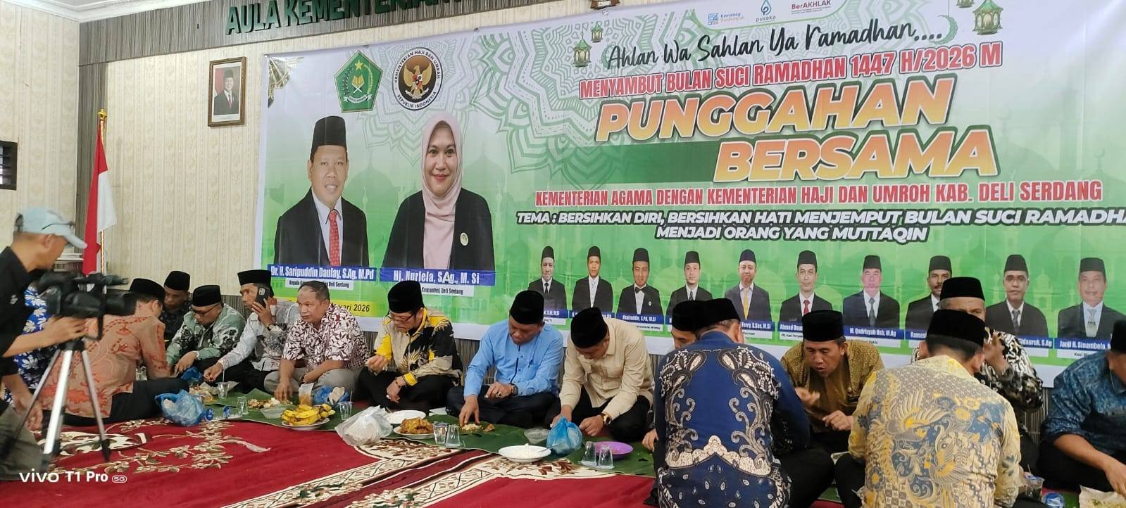 Kepala KUA STM Hilir Hadiri Punggahan Bersama di Kemenag Deli Serdang, Pererat Kebersamaan Lewat Makan di Atas Daun Pisang