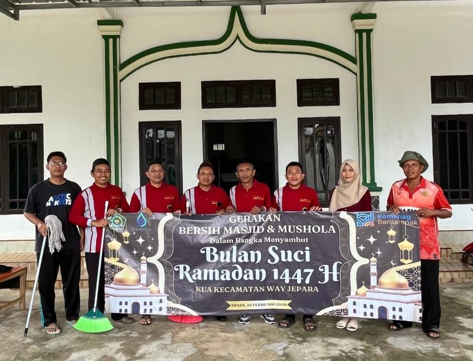 KUA Way Jepara Bersihkan Dua Masjid Sambut Ramadhan Bersih Nyaman
