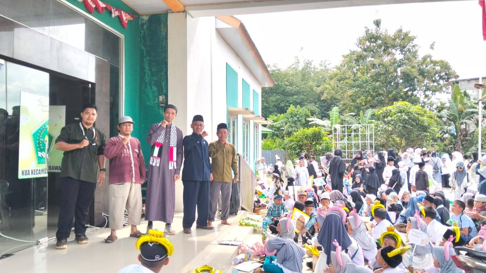 Kepala KUA Sembawa Menyampaikan Tausiyah Kepada Peserta Karnaval Tarhib Ramadhan