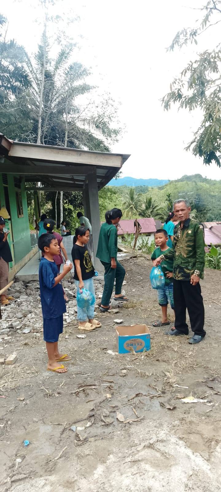 KUA Nassau Kemenag Toba Samosir Gelar Bersih-Bersih Masjid Sambut Ramadan 1447 H