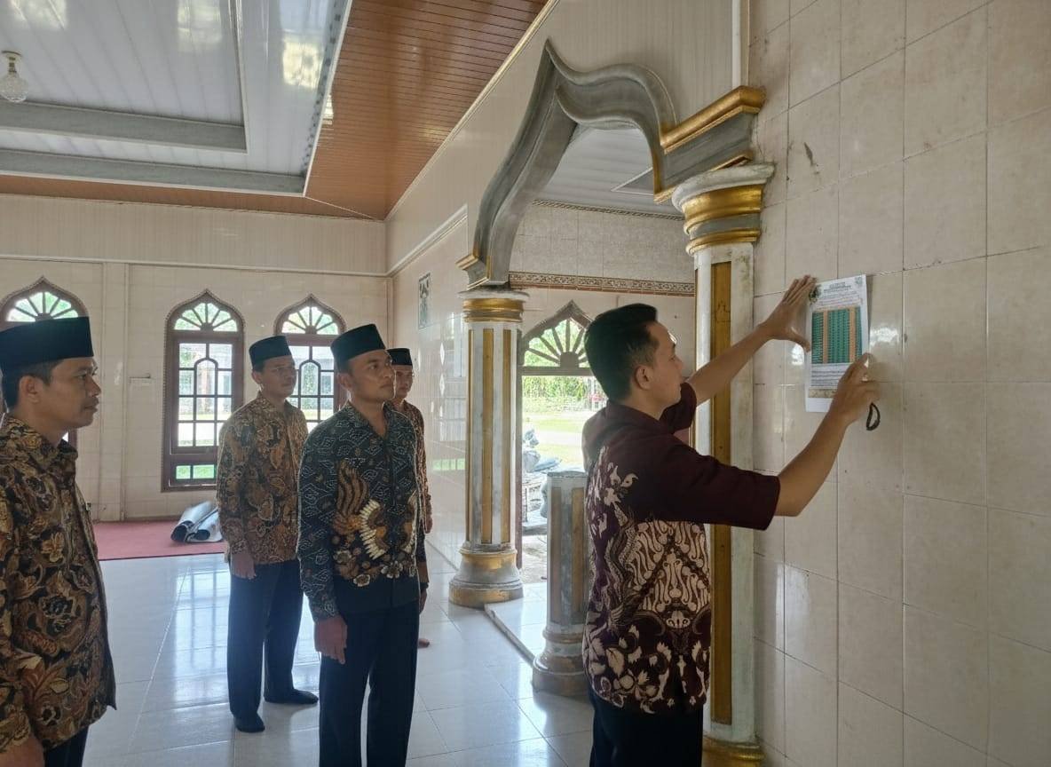 KUA Tuhemberua Serahkan Jadwal Imsakiyah Ramadan ke Masjid Jami' se-Kecamatan