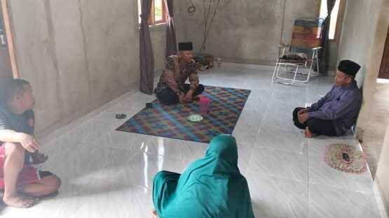 Wujud Empati dan Dukungan, Kepala KUA Bantan Kunjungi Calon Jamaah Haji Tertunda