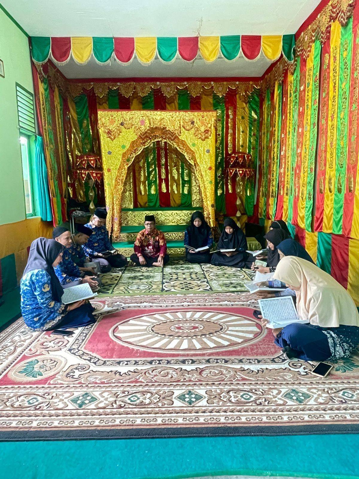 Tingkatkan Kualitas Bacaan Al-Qur’an, Ka. KUA Logas Tanah Darat Gelar Program Tahsin Selama Ramadhan