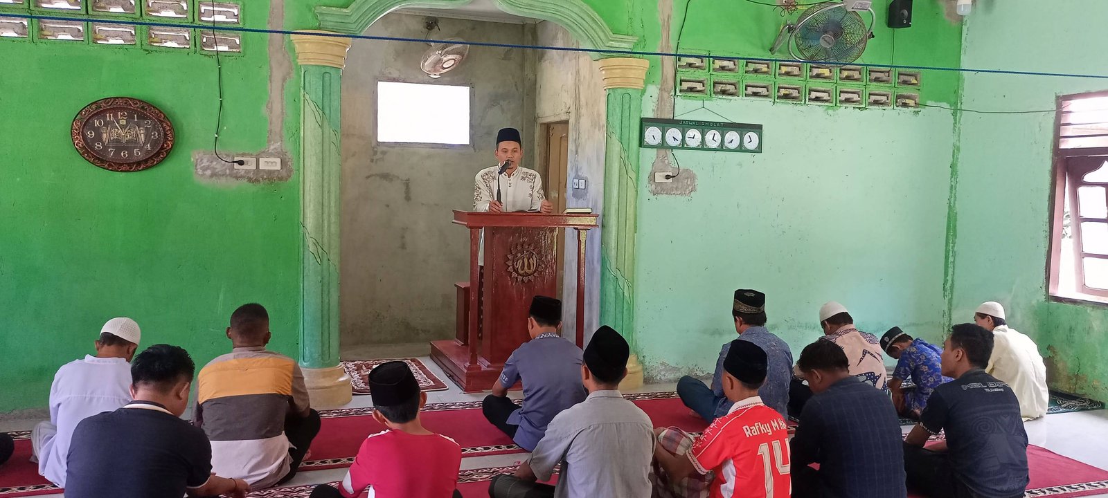 Perkuat Bimbingan Masyarakat, Penghulu KUA Lolowa'u Giatkan Syiar Islam Lewat Mimbar Jumat