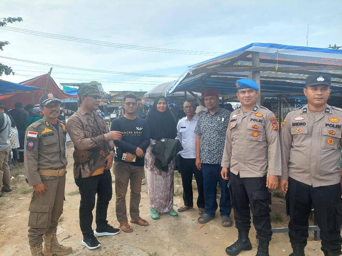 Pastikan Kuliner Halal dan Sehat Kepala KUA Dayun Turun ke Lokasi Pasar Beduk