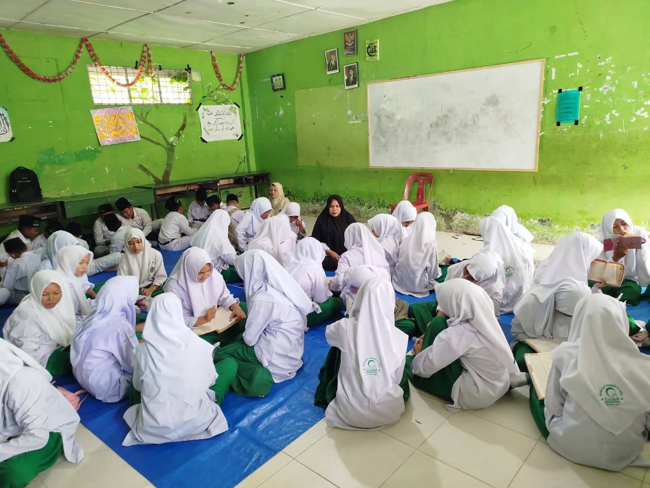 Tonggak Baru, Ka. KUA Terima Sertifikat Pertapakan Kantor KUA Sei Kepayang