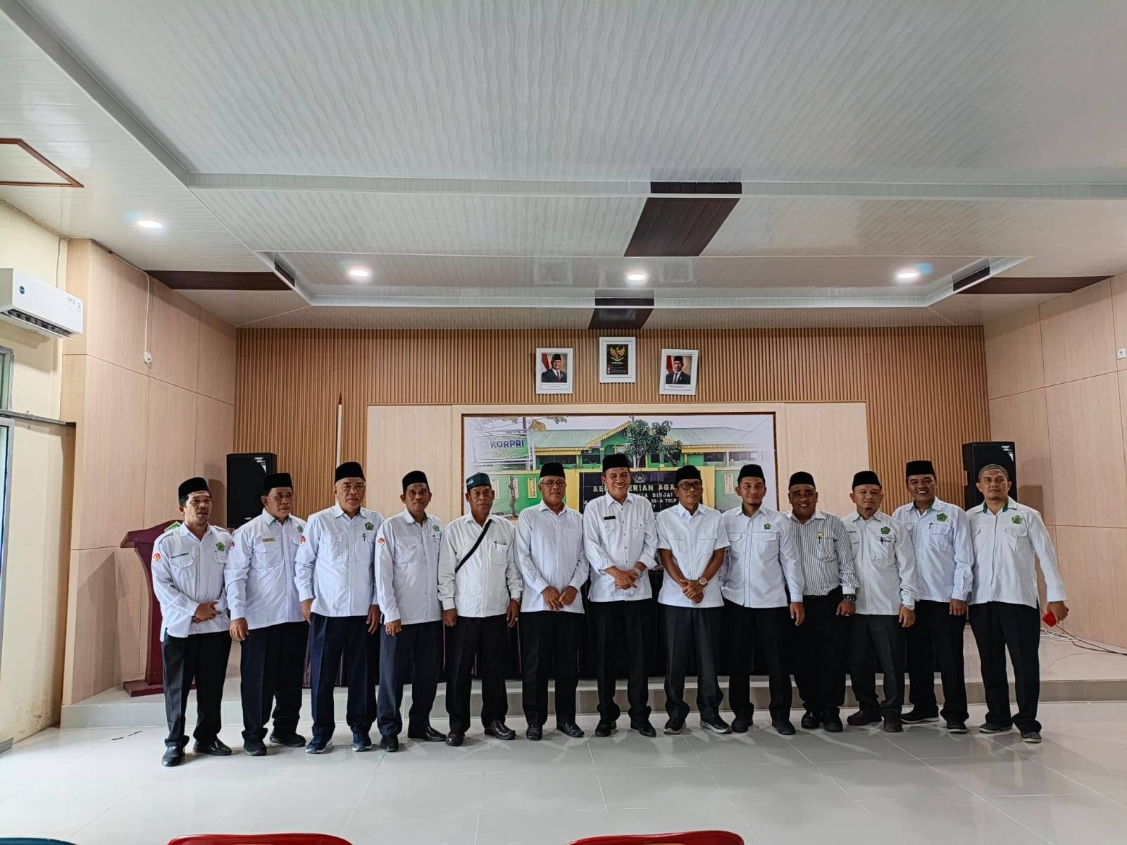 KUA Binjai Barat Ikuti Supervisi Layanan Administrasi dan Monitoring di Kemenag Kota Binjai