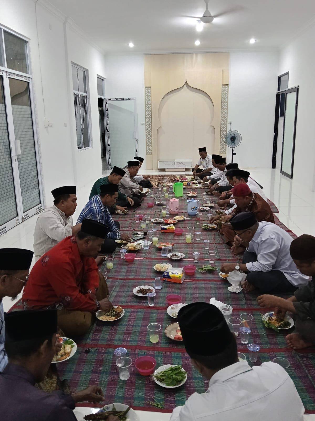 Buka Puasa Bersama, KUA Tasik Putri Puyu Perkuat Kebersamaan di Bulan Ramadan