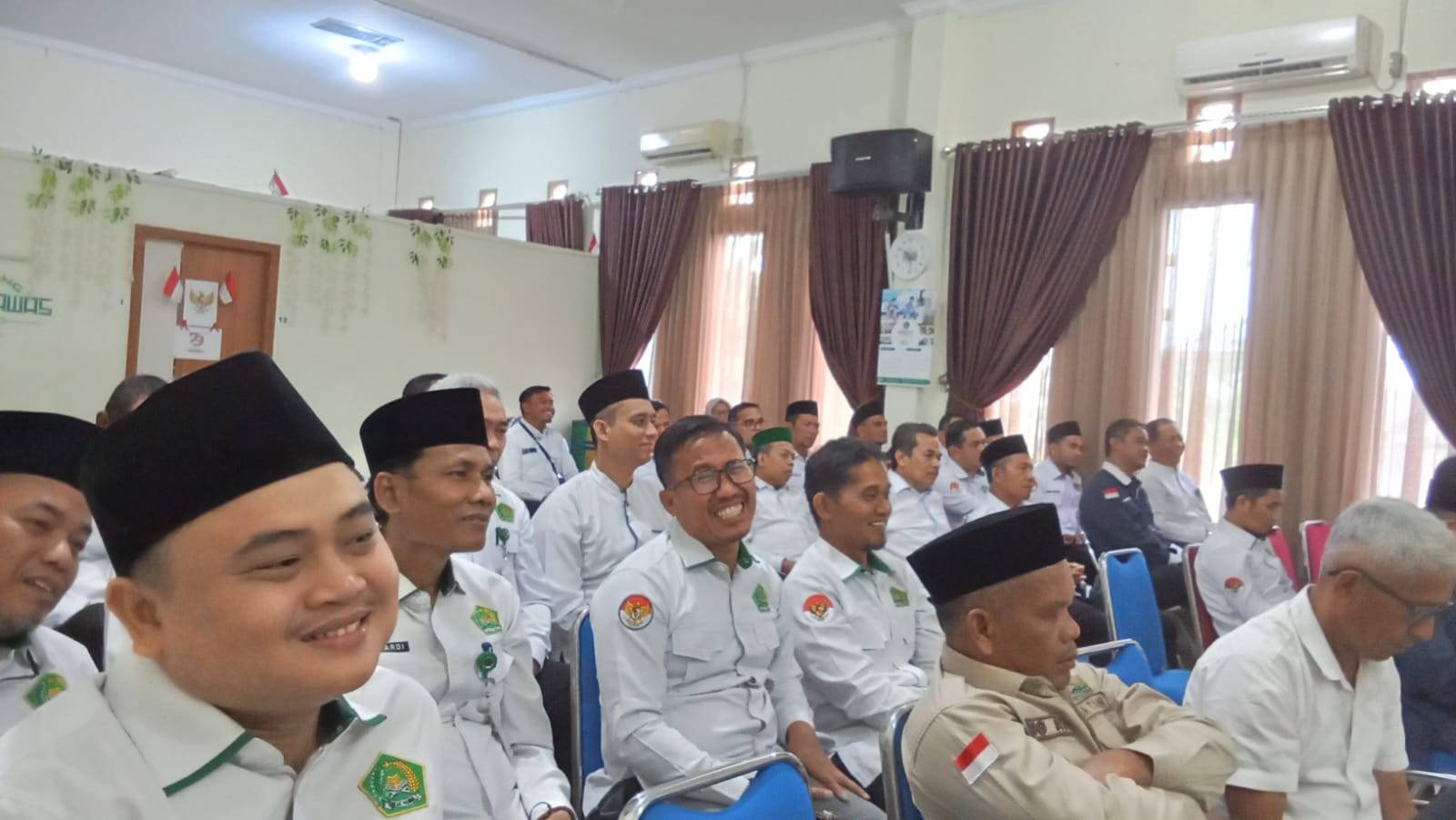 Tingkatkan Integritas, Ka. KUA dan Penghulu Se-Kota Pekanbaru Mendapat Pembinaan Dari Ka. Kankemenag