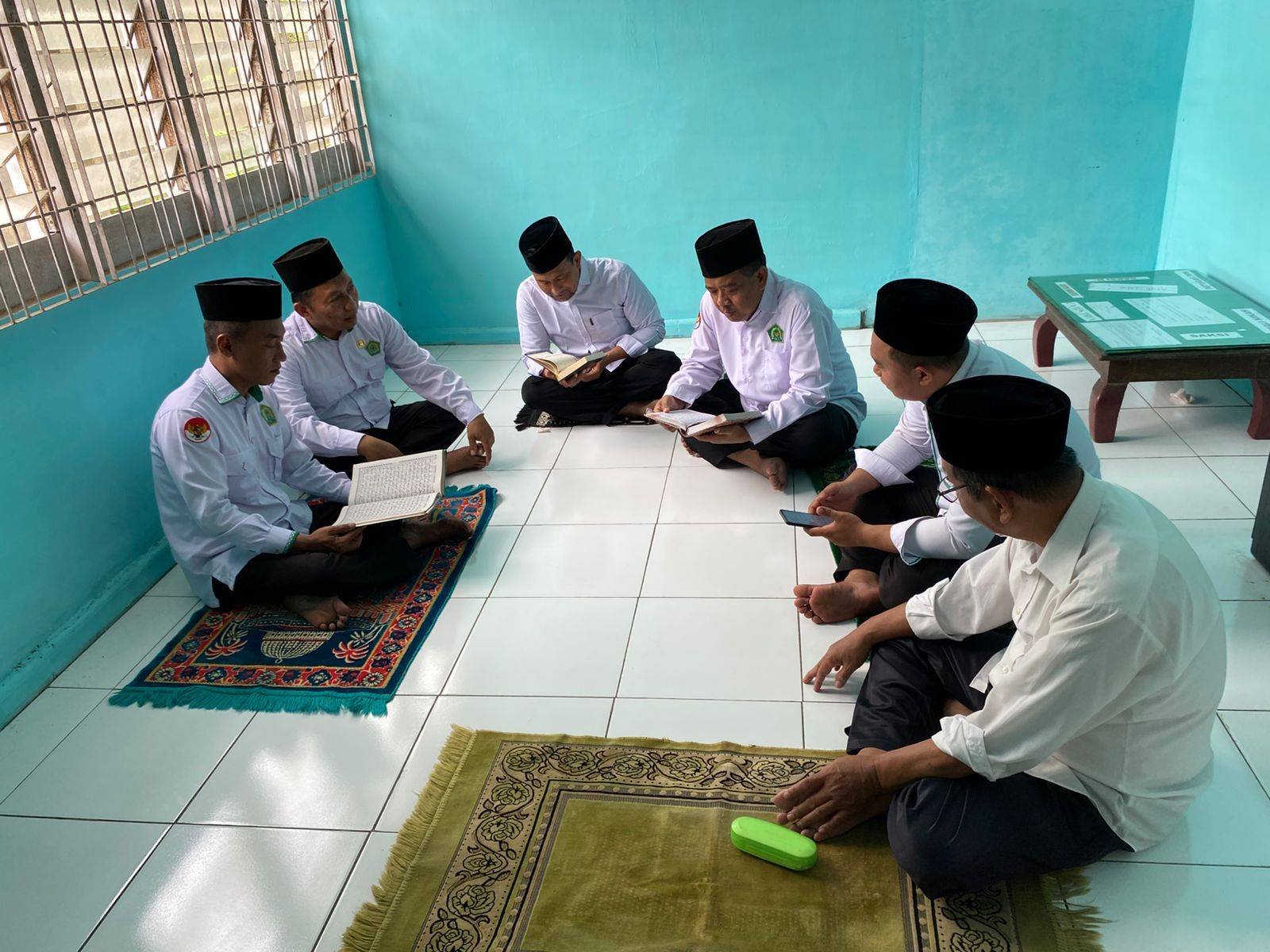 Hidupkan Spiritualitas ASN, Ka. KUA Pancur Batu Ajak Staf Tadarus Al-Qur’an