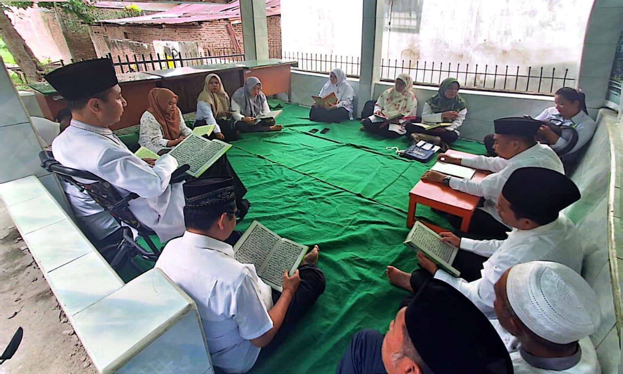 Hidupkan Spiritualitas ASN, Ka. KUA Percut Sei Tuan Ajak Staf Tadarus Al-Qur’an