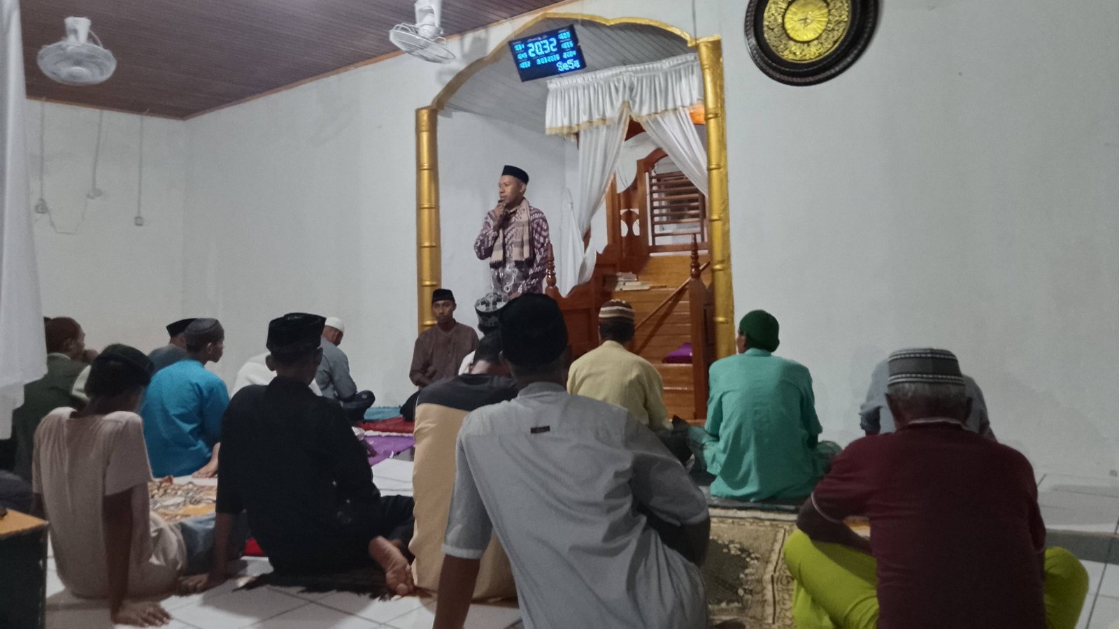 Safari di Masjid Al-Muhajirin Samuya, Kepala KUA Taliabu Timur Ajak Jemaah Maknai Ramadhan sebagai Bulan Magfirah