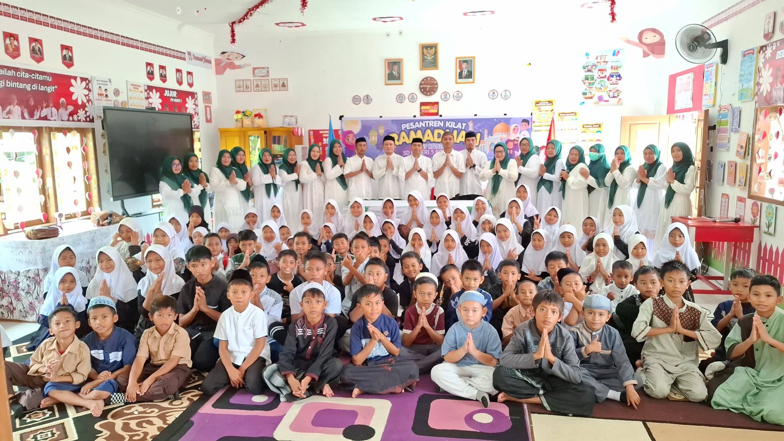 Perkuat Pendidikan Keagamaan, Kepala KUA Bone Raya Isi Pesantren Kilat Ramadhan di SDN 5 Bone Raya
