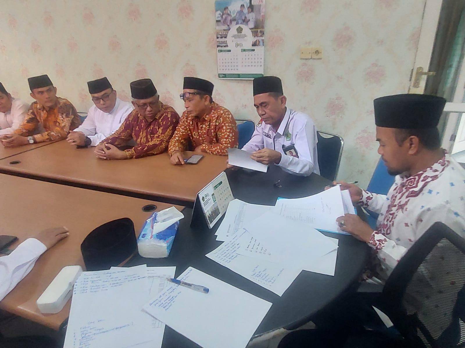 Ka. KUA se-Rokan Hulu Mengikuti Rapat kerja Bimas Islam