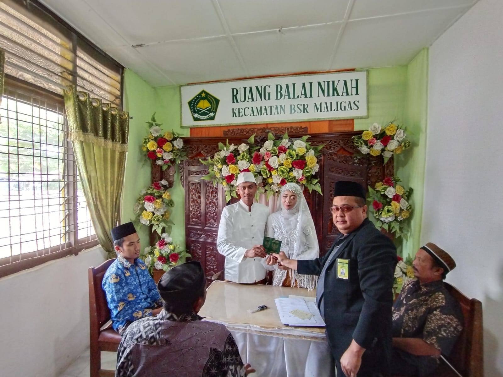 Berkah Ramadan, Ka. KUA Bosar Maligas Catat Pernikahan Penuh Khidmat di Balai Nikah