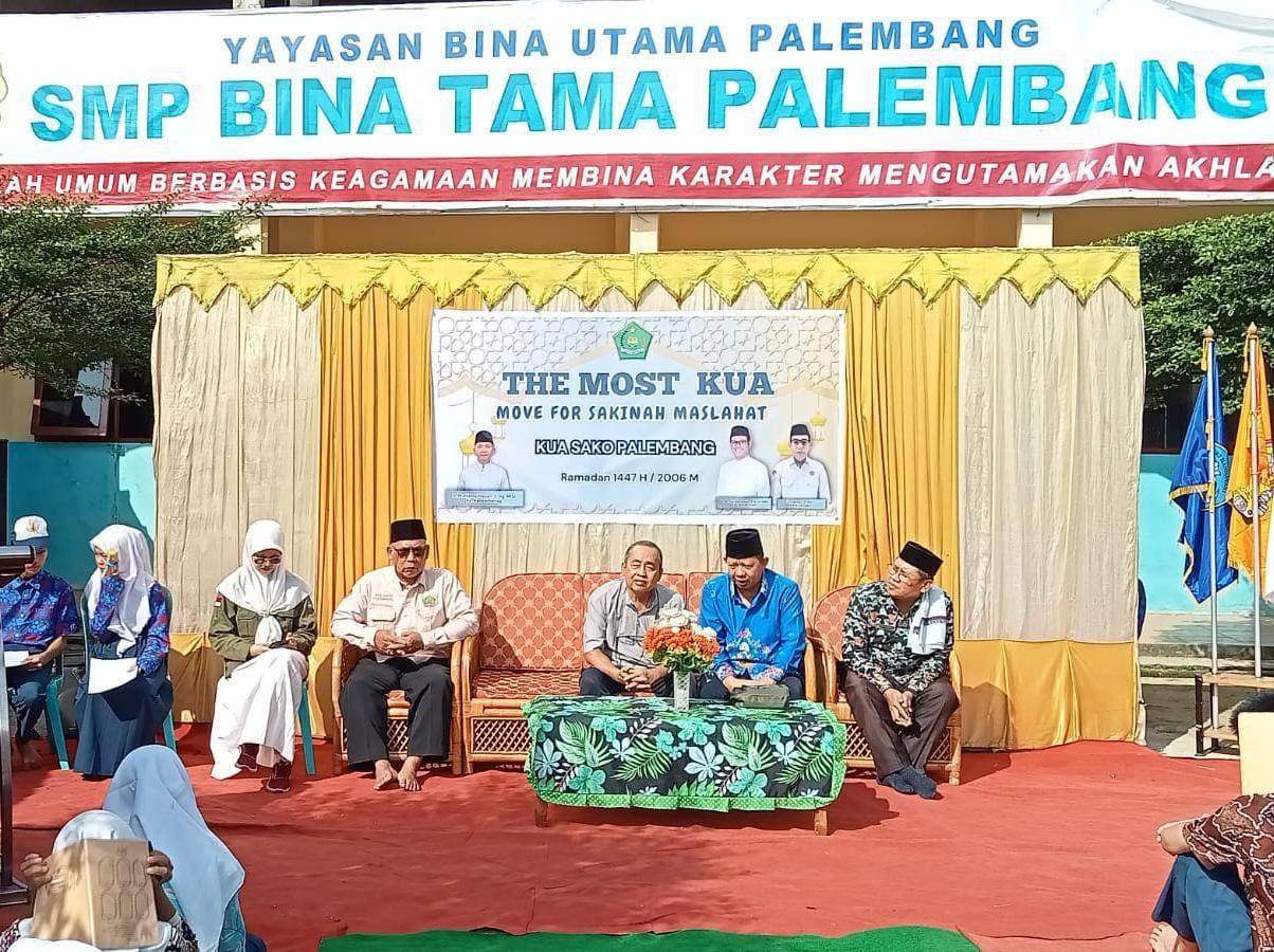 Penghulu Sako menyampaikan The Most KUA di SMP Bina Tama 