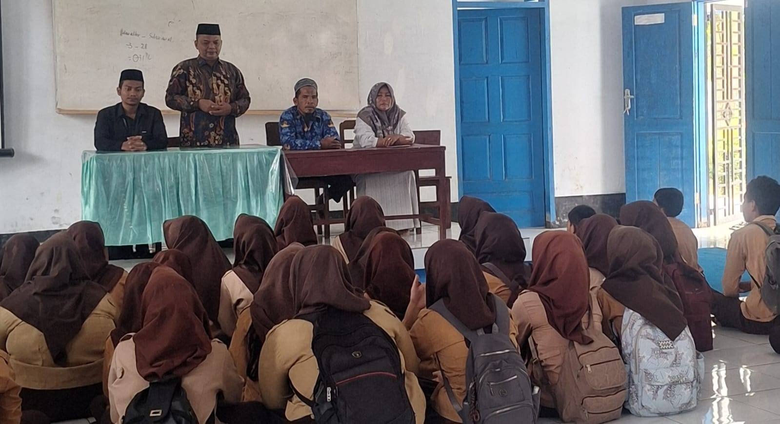 Safari Ramadhan KUA Muara Batangtoru Sambangi SMP 2: Tanamkan Nilai Religi Sejak Dini