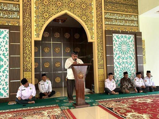 Pembagian Sembako LAZ Ibadurrahman Duri, Kepala KUA Bengkalis Pimpin Doa