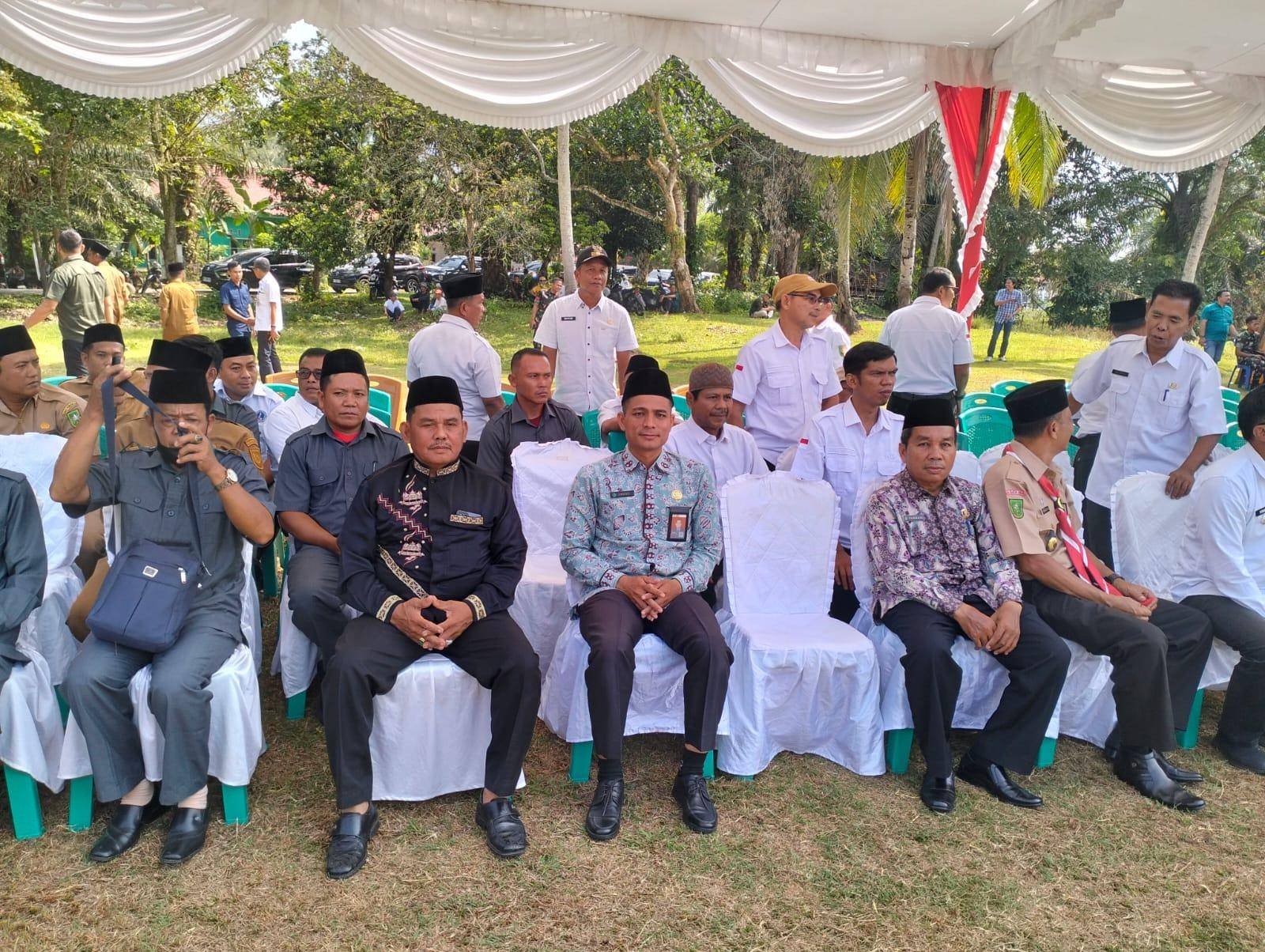 Kepala KUA dan Pegawai Hadiri Upacara Penutupan TMMD ke-127 di Kecamatan Kuantan Hilir Seberang