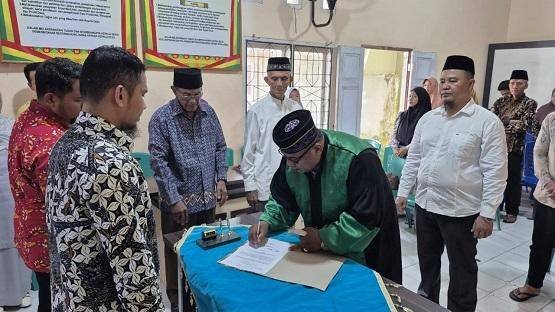 Kepala KUA Bengkalis Menjadi Rohaniawan Pelantikan Anggota BPD Antar Waktu Desa Pangkalan Batang