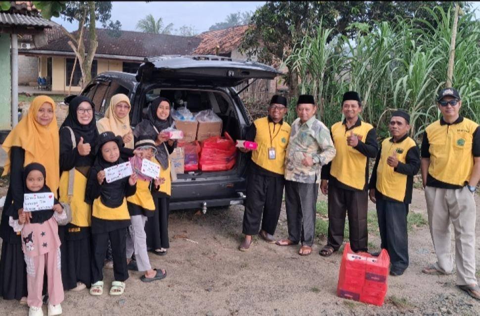 KUA Way Bungur Berbagi Takjil, Semarakkan Kick Off Ramadhan