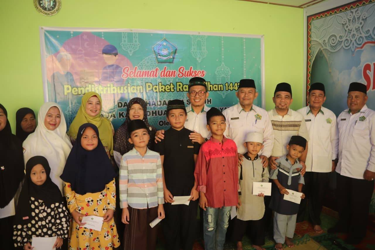 KUA Gunungsitoli Berbagi Berkah Kepada Kaum Dhuafa dan Anak Yatim
