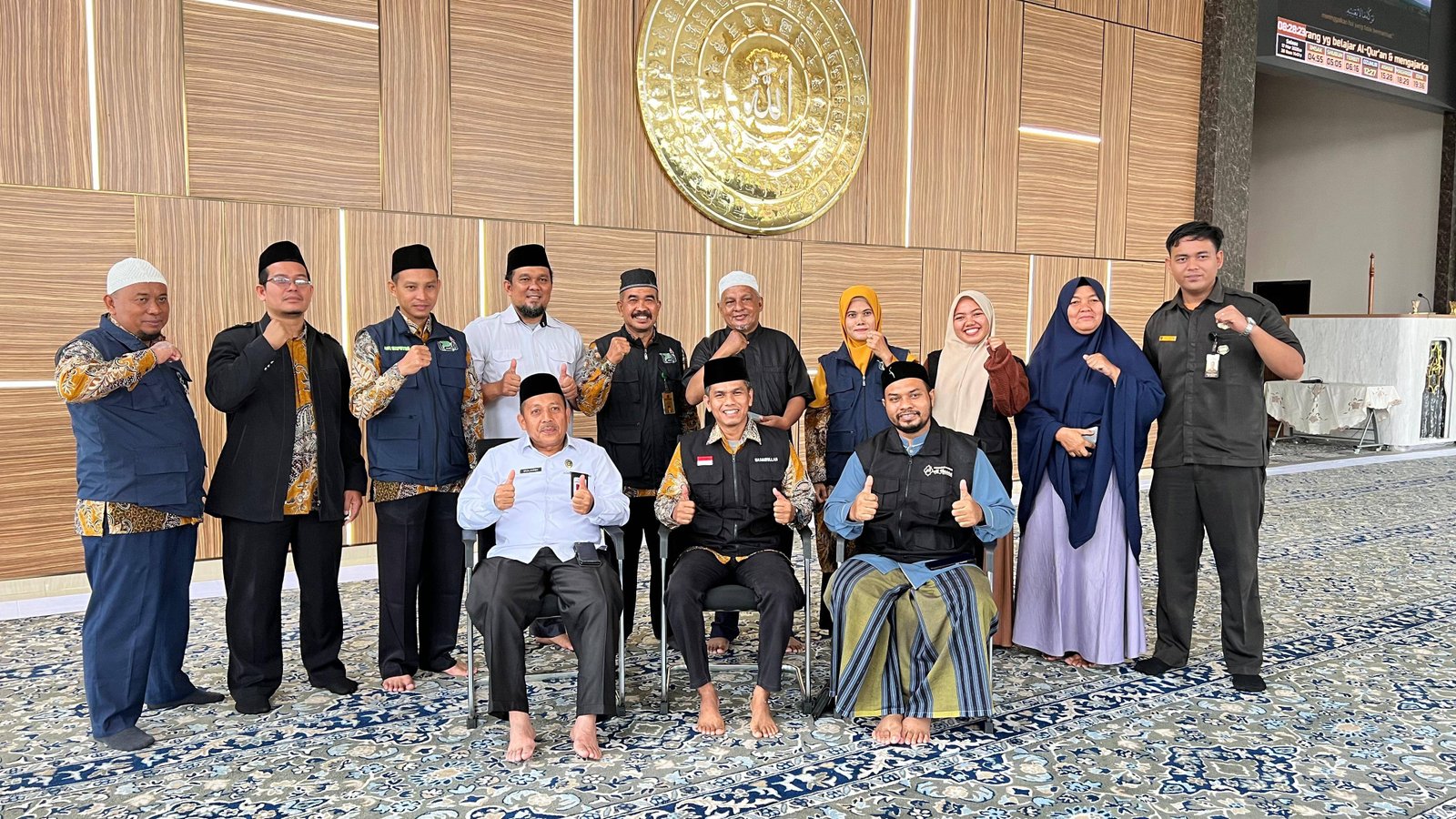 Ka. KUA Rumbai Barat Dampingi Ka. Kanwil Riau Tinjau Masjid Ramah Pemudik 