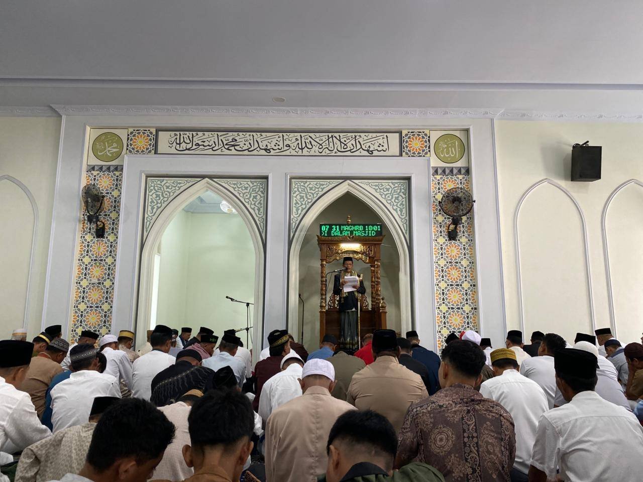 Lapangkan Hati di Hari yang Fitri: Kepala KUA Kota Tengah Bawakan Khotbah Idul Fitri 1447 H di Masjid Besar Al-Ikhlas Dumbo Raya
