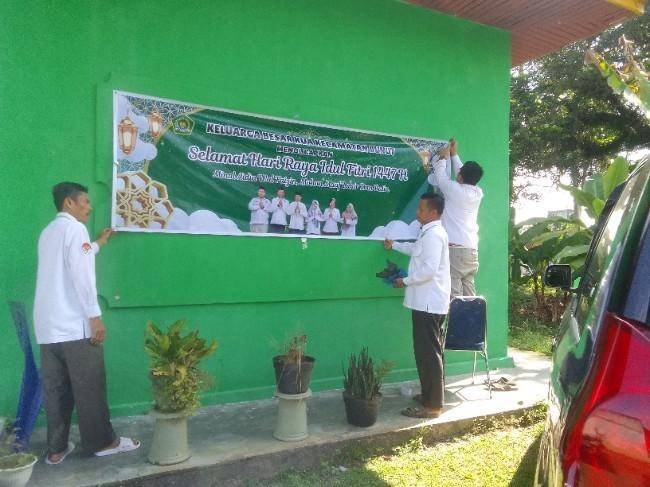 Semangat Kebersamaan, KUA Bunut Percantik Kantor Jelang Idul Fitri