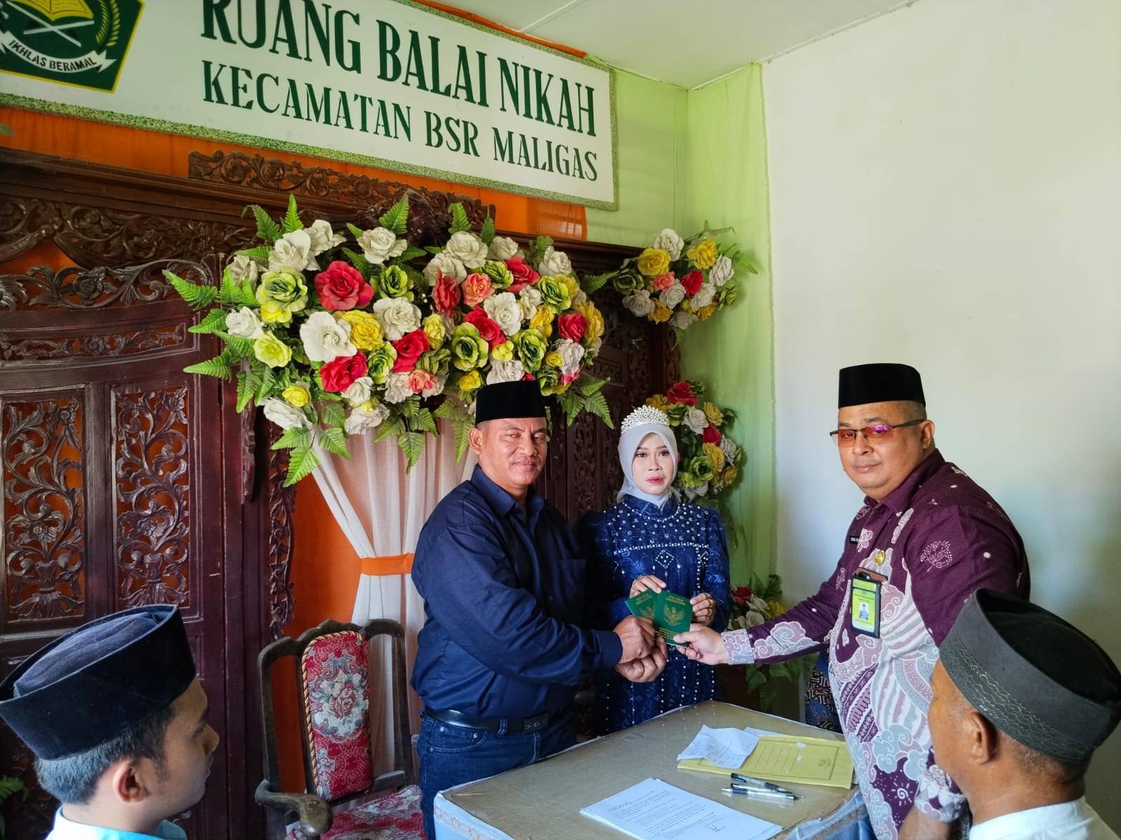 Semangat Baru Pasca Ramadhan, Ka. KUA Bosar Maligas Catat Pernikahan dengan Pelayanan Prima