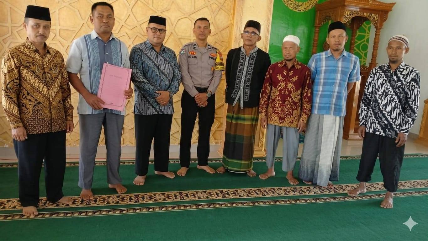 KUA Pegajahan Serahkan SK BKM Masjid Muqtamar