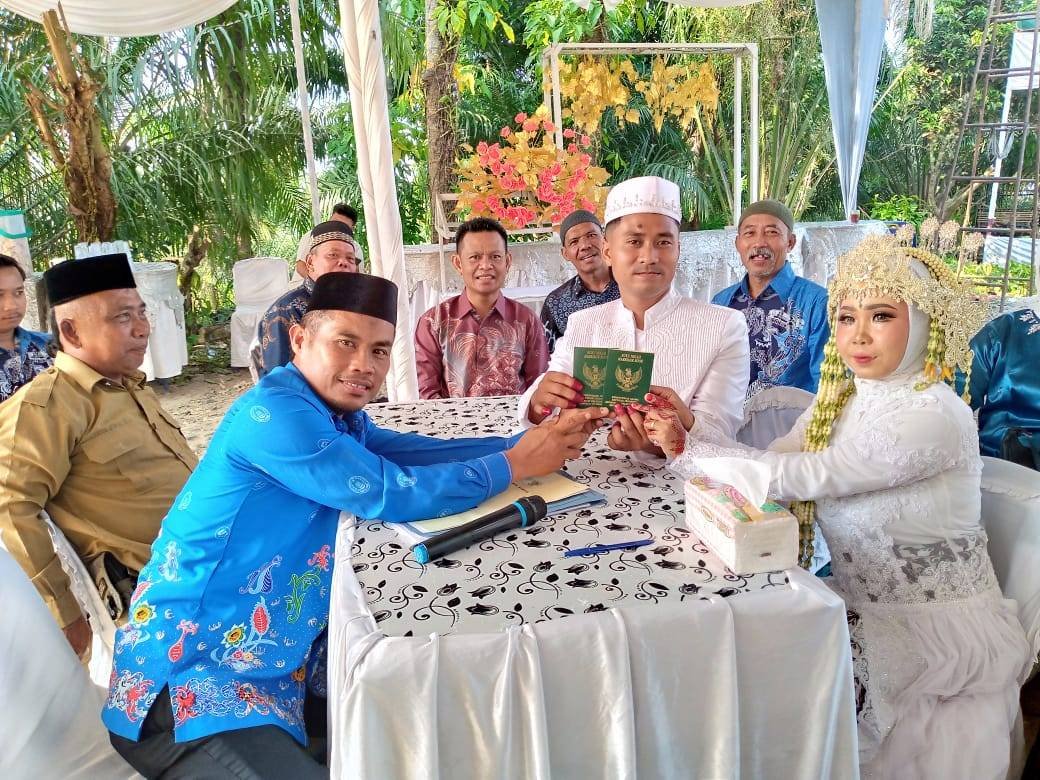 Di Bulan Peningkatan Amal, Akad Nikah Dipimpin Khidmat oleh Kepala KUA Sipispis