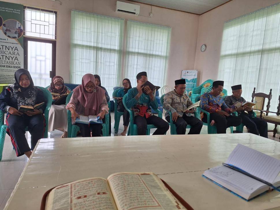 KUA Metro Kibang Awali Aktivitas Kerja Pasca Idul Fitri dengan Tadarus Bersama
