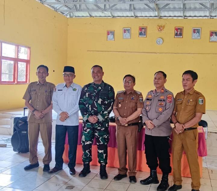 Kebersamaan Lintas Sektoral, Kepala KUA Hadiri Sertijab Sekcam Purbolinggo.