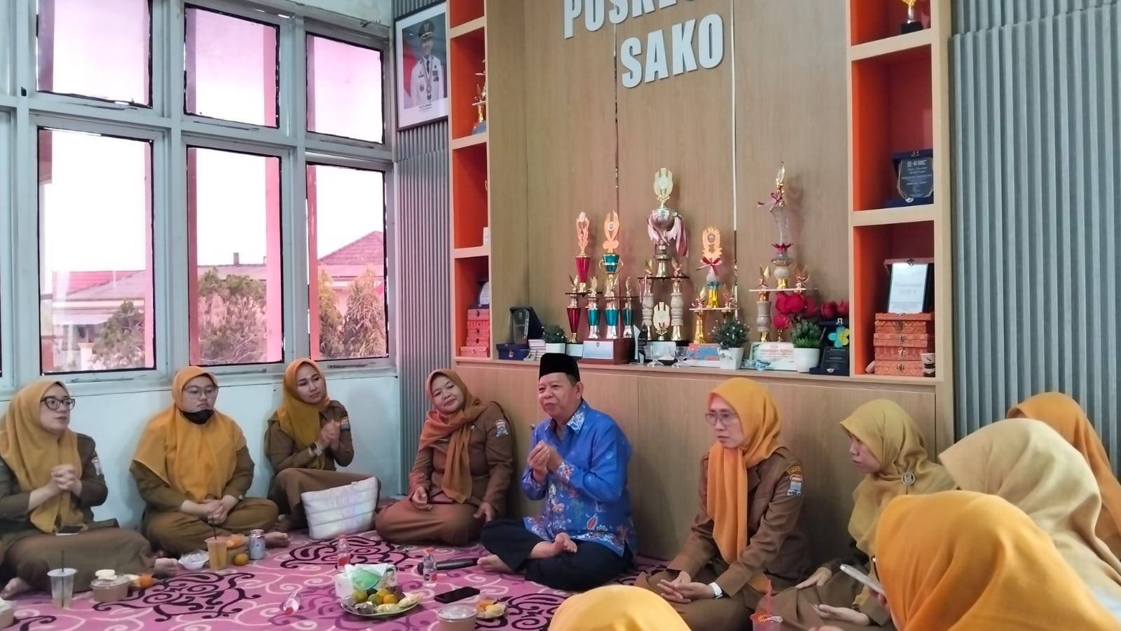 Penghulu Sako Mengingatkan Pegawai Puskesmas Agar Jangan Sombong dalam Acara Halal-Bihalal