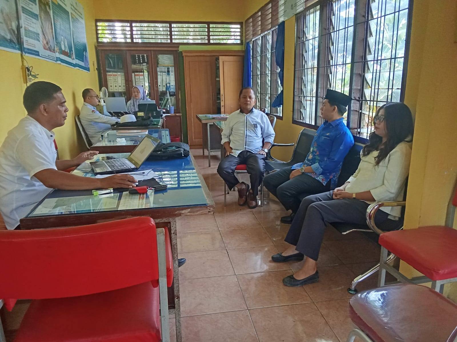 Pimpin Rapat Strategis, Kepala KUA Bangun Purba Susun Pola Kerja WFH dan WFO