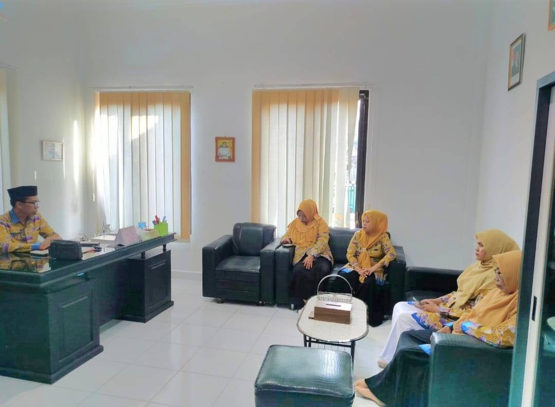 Kepala KUA Dungingi Tekankan Penyuluh Agama Tingkatkan Pelayanan Humanis dan Menyejukkan