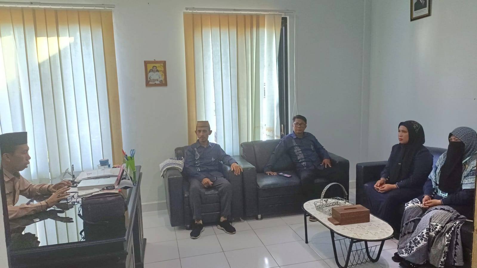 Tertibkan Arsip, Kepala KUA Dungingi Gelar Rapat Koordinasi dengan Pegawai Pengadministrasi dan Pengarsipan