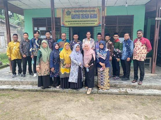 KUA Kecamatan Bathin Solapan Terima Kunjungan Kerja Kabid Urais Kemenag Provinsi Riau