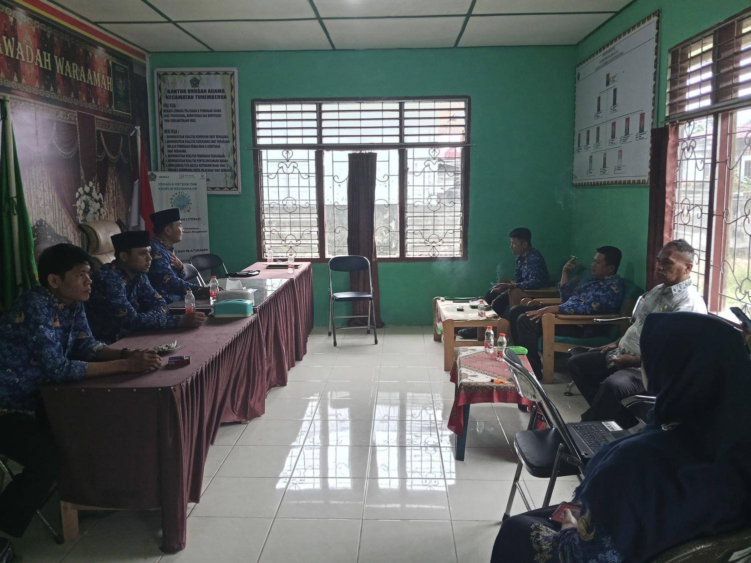 Rapat Internal KUA Tuhemberua: Layanan Publik Tetap Beroperasi Saat WFH