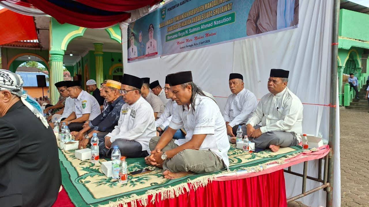 Pererat Silaturahmi, Ka KUA Panyabungan Timur Hadiri Halal Bi Halal dan Sejuta Shalawat di Gunung Baringin