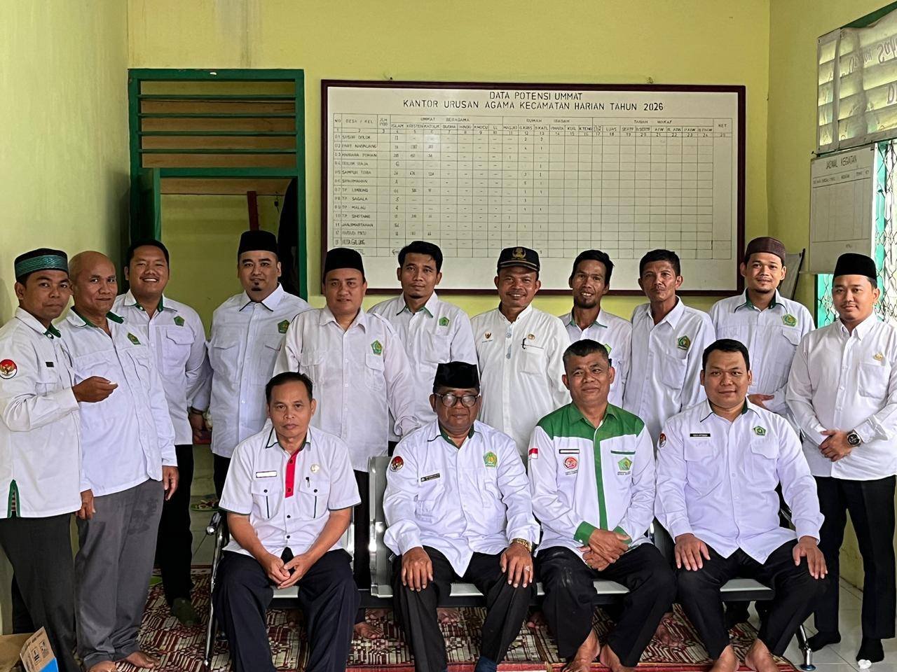 Rajut Silahturahmi, KUA Harian Gelar Halal Bi Halal Bersama Ka Kan Kemenag Samosir