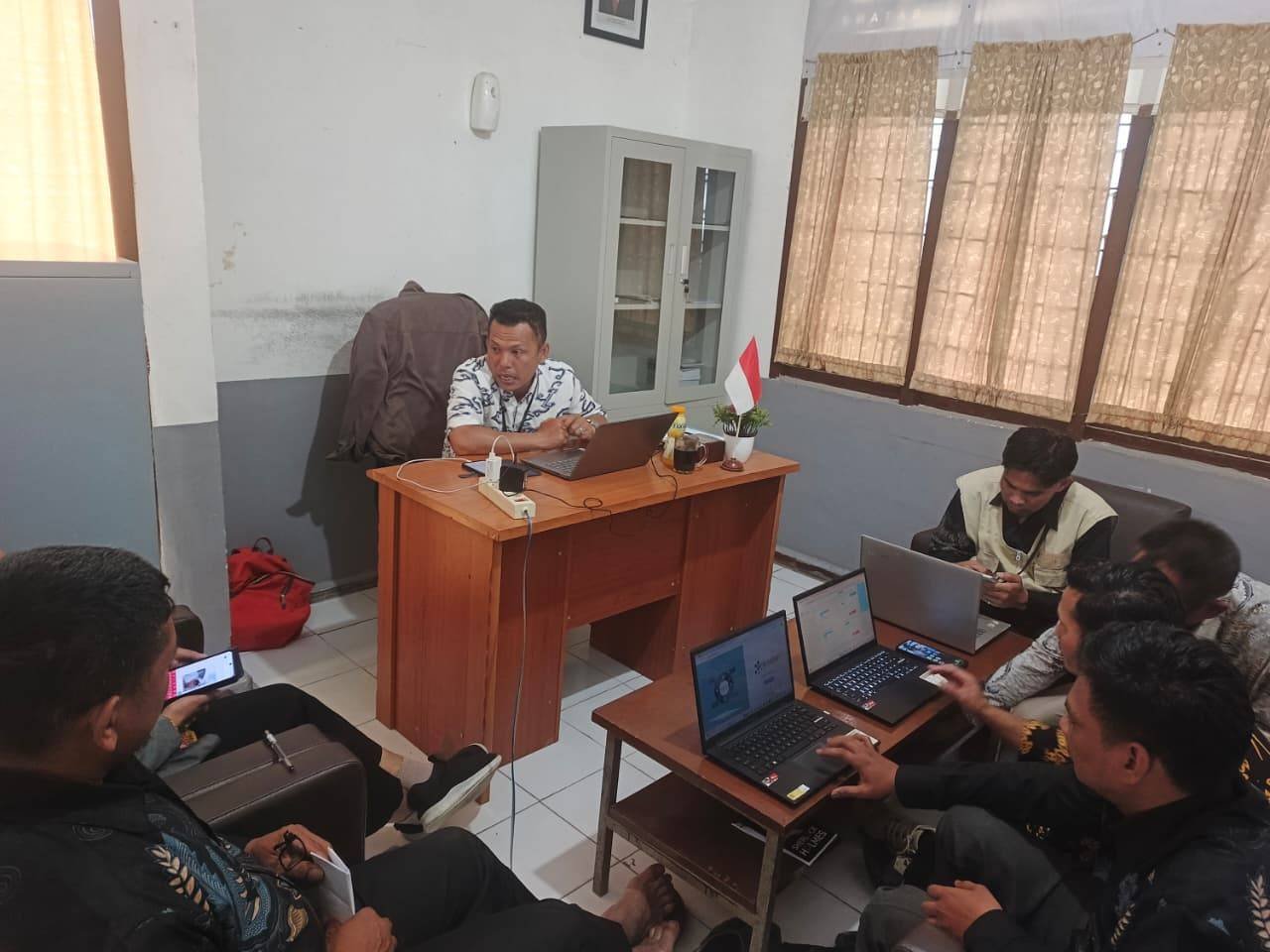 Kepala KUA Doloksanggul Sampaikan Arahan WFH Hari Jum'at dan Pengisian E-Kinerja