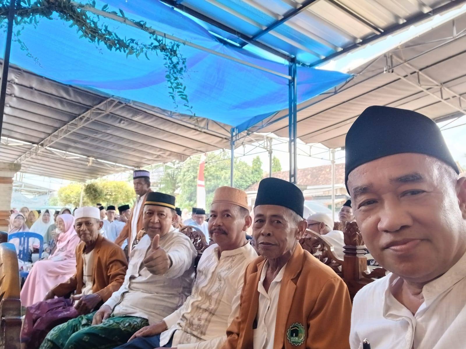 Kepala KUA Sekampung Hadiri Walimatul Haji Warga