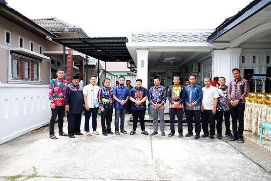 Perkuat Sinergitas, Kepala KUA Bathin Solapan Hadiri Halal Bihalal di Kediaman Camat